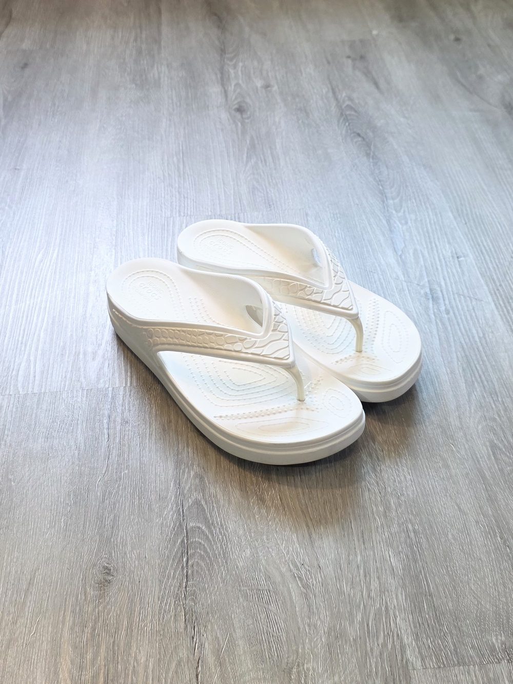 Crocs Sloane Snake Womens Size 9 Shoes White Slip On Thong Comfort Sandals